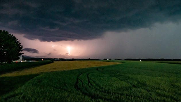 Dunkle Wolken ziehen auf: In der Nacht auf Mittwoch drohen vor allem nördlich der Alpen kräftige ...