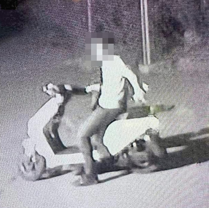 Die jugendlichen Täter kamen auf E-Scootern und attackierten aus dem Nichts.