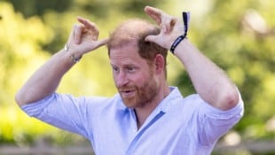 Prinz Harry gab während seines Besuchs in Großbritannien Ex-Rugby-Spieler Joe Marler ein ...