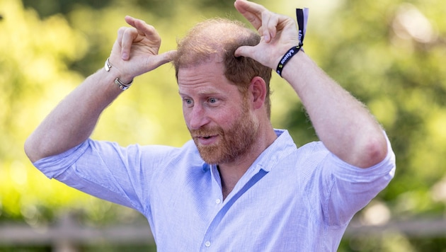 Prinz Harry gab während seines Besuchs in Großbritannien Ex-Rugby-Spieler Joe Marler ein ...