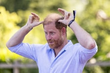 Prinz Harry gab während seines Besuchs in Großbritannien Ex-Rugby-Spieler Joe Marler ein ...
