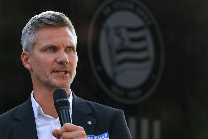 Sportchef Michael Parensen verlängerte mit Leon Grgic.