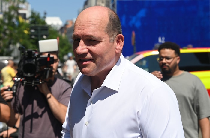 Brüssels Bürgermeister Philippe Close eilte zum Ort des Geschehens.