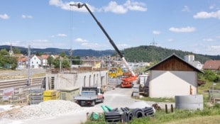 Entlang der steirischen Westbahn laufen die Arbeiten für die weitere Elektrifizierung auf ...