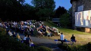 Kino im Liegestuhl gibt es beim Turm 9 in Leonding (bei Schlechtwetter im Turm)