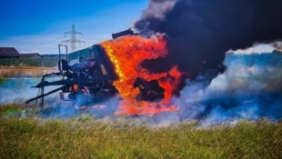 Die Feuerwehrleute von Burgkirchen rückten von einer Großveranstaltung zum Löscheinsatz aufs ...