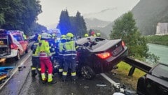 Zu einem schweren Verkehrsunfall wurden die Einsatzkräfte Dienstagabend gerufen. Beide ...