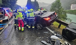 Zu einem schweren Verkehrsunfall wurden die Einsatzkräfte Dienstagabend gerufen. Beide ...