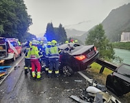 Zu einem schweren Verkehrsunfall wurden die Einsatzkräfte Dienstagabend gerufen. Beide ...