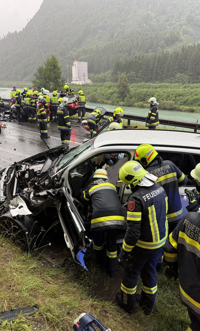 Während die drei Feuerwehren beim Unfall auf der Drautal Straße aktiv waren, hatten die Kollegen ...