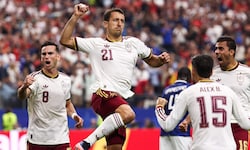 Der Moment, als das Match in Richtung Spanien kippte: Mikel Oyarzabal traf vom Elfmeter-Punkt ...