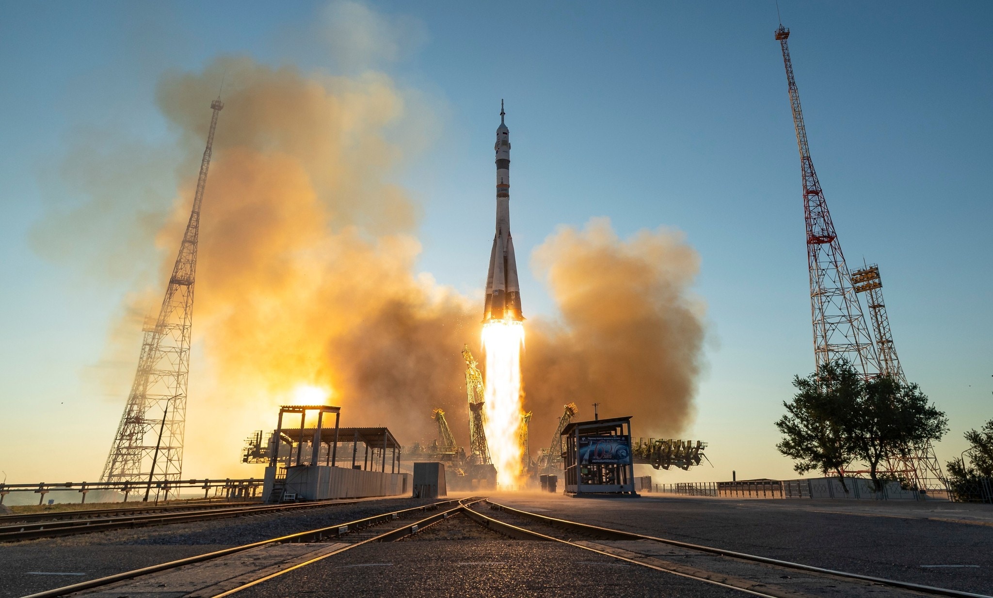 Vom Start vom Raumfahrtbahnhof Baikonur im zentralasiatischen Kasachstan bis zum Andocken ...