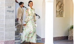 Kronprinzessin Victoria verzaubert im romantischen Floral-Look am Victoriatag auf Öland