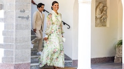 Kronprinzessin Victoria verzaubert im romantischen Floral-Look am Victoriatag auf Öland