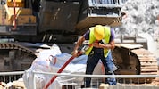 Arbeiter, die im Freien arbeiten, leiden besonders unter der Hitze.