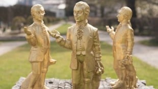 Die Miniaturen stehen seit heute im Mirabellgarten.