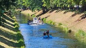 Derzeit wird der Lendkanal gerade von Mähbooten gesäubert.