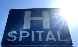 Die pralle Sonne heizt vielerorts auch Krankenzimmer in Kliniken unbarmherzig auf.