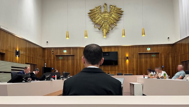 Der 24-jährige Angeklagte im Schwurgerichtssaal am Grazer Straflandesgericht.