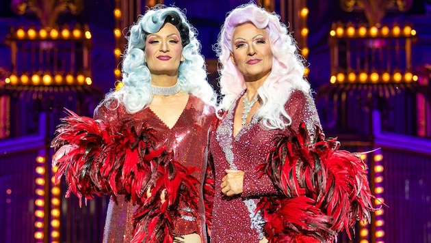 „La Cage aux Folles“ in Mörbisch: Drew Sarich (li.) und Alfons Haider teilen sich die Rolle der ...