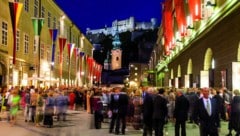 In der Hofstallgasse und in der gesamten Salzburger Altstadt tummeln sich ab Freitag wieder ...