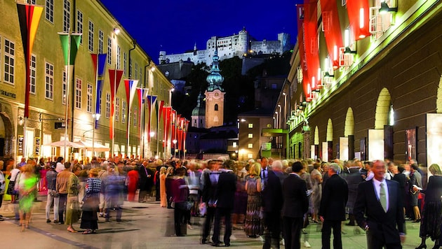 In der Hofstallgasse und in der gesamten Salzburger Altstadt tummeln sich ab Freitag wieder ...
