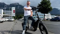 Mit seinem E-Scooter will Gabriel Castañeda durch Österreich fahren.