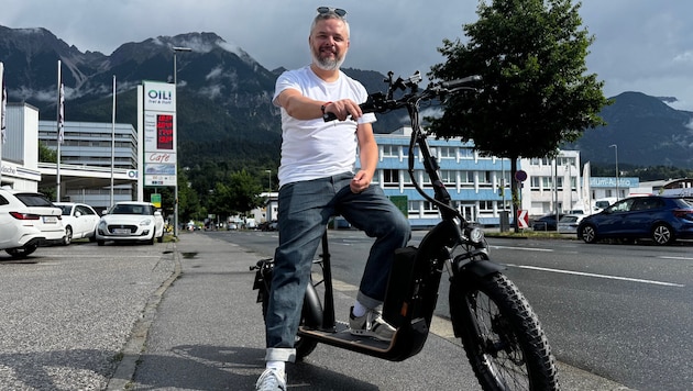 Mit seinem E-Scooter will Gabriel Castañeda durch Österreich fahren.