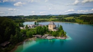 Das Rosewood Hotel Schloss Fuschl verfügt über einen eigenen Helikopterlandeplatz