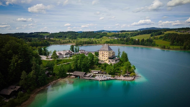 Das Rosewood Hotel Schloss Fuschl verfügt über einen eigenen Helikopterlandeplatz