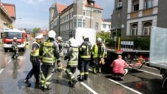Die Rettungskräfte hatten am Einsatzort alle Hände voll zu tun. 