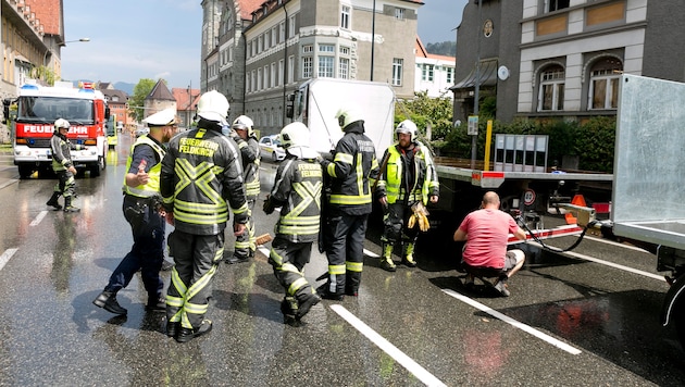 Die Rettungskräfte hatten am Einsatzort alle Hände voll zu tun.