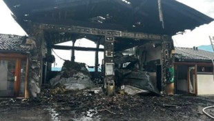 Das Rüsthaus der FF Lieserhofen wurde vollkommen von den Flammen zerstört.