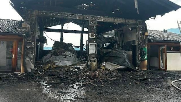 Das Rüsthaus der FF Lieserhofen wurde vollkommen von den Flammen zerstört.