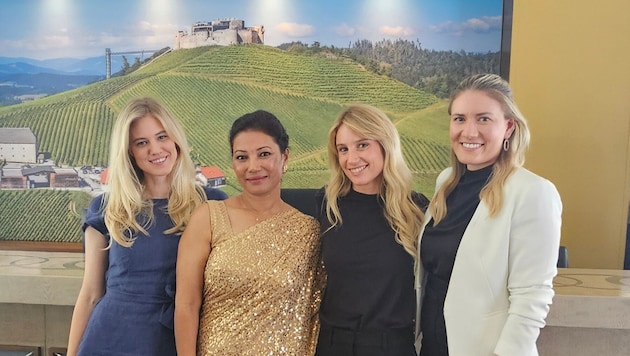 Larissa Marolt, Preeti Hoffmann, Anna Gasser und Michaela Riedl im neuen Hotel.