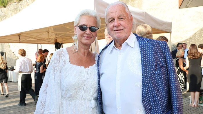 Ex-Sturm-Präsident Hannes Kartnig kam mit seiner Claudia.