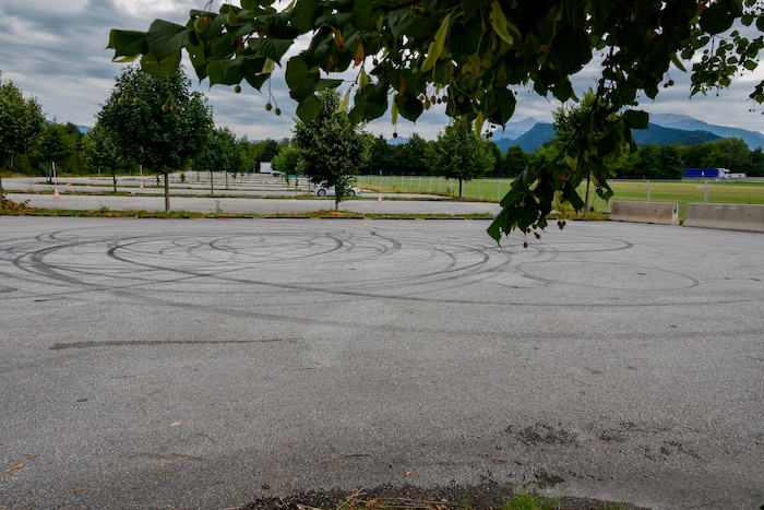 Drifter machen dem Parkplatzbesitzer und den Anrainern das Leben schwer.