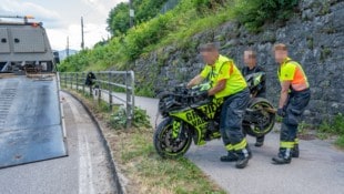Das Motorrad wurde von einem Abschleppunternehmen abgeholt.
