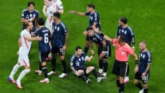 Viele Fouls und viel Hektik, aber keine Torschüsse hat es in den ersten 30 Minuten von England ...
