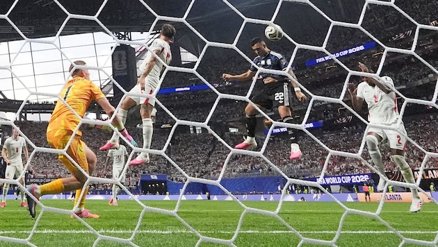 Einwechselspieler Lautaro Martinez köpfelte in der 92. Minute Argentinien ins WM-Finale. Der ...