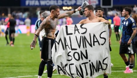 Mittelfeldspieler Leandro Paredes verteidigt die Aktion.