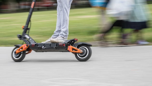 E-Scooter sind ein beliebtes Fortbewegungsmittel, bergen jedoch ein großes Sicherheitsrisiko im ...