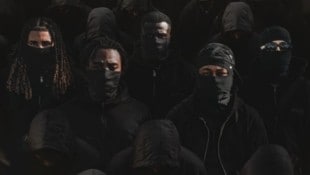 Vor wenigen Wochen erschien das neue Album der maskierten Hip-Hop-Crew. Düsterer Straßenrap mit ...