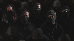 Vor wenigen Wochen erschien das neue Album der maskierten Hip-Hop-Crew. Düsterer Straßenrap mit ...