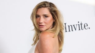 Kesha sammelt seit Jahren menschliche Zähne, fertigt daraus Schmuck an und bewahrt viele ...