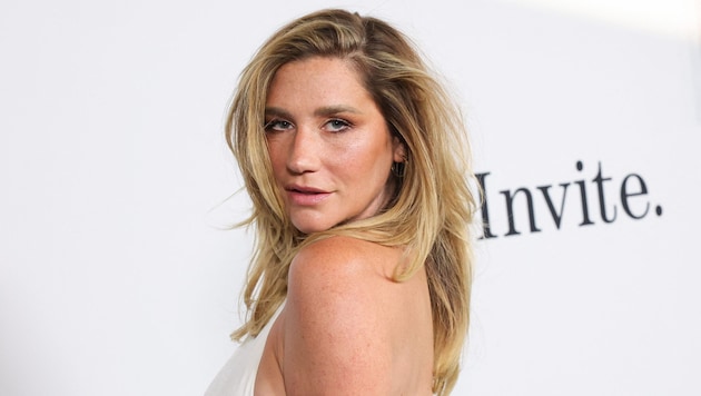 Kesha sammelt seit Jahren menschliche Zähne, fertigt daraus Schmuck an und bewahrt viele ...