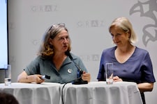 Elke Kahr und Judith Schwentner werden weiter die Grazer Stadtspitze bilden.