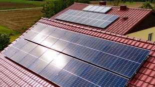 Wer eine Förderung für eine PV-Anlage am Dach ergattern will, muss schnell sein und braucht ...