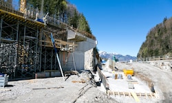 Die Arbeiten an der Großbaustelle schreiten zügig voran.