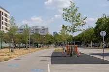 Am Radweg Lassallestraße wurde die Wiese asphaltiert.